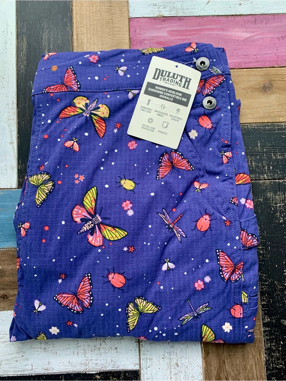 NWT Duluth Medium Heirloom Garden Convertible Bib Overalls Indigo Backyard Bugs - Picture 3 of 8